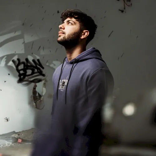 דבר להיאחז בו cover